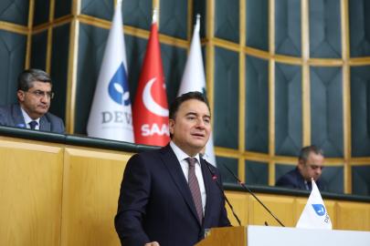 Ali Babacan: “Konu barışsa, konu Kürt sorununun çözümüyse, bizi sakın ha başkalarıyla karıştırmayın” “Bu ülkenin kadim sorunları bitsin diye çalışıyoruz. O yüzden buradayız, o yüzden bir aradayız”