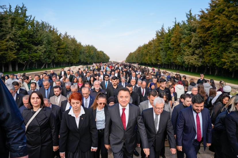Ali Babacan ve DEVA Partisi Anıtkabir'de Ali Babacan'dan Anıtkabir'de Cumhuriyet değerleri vurgusu