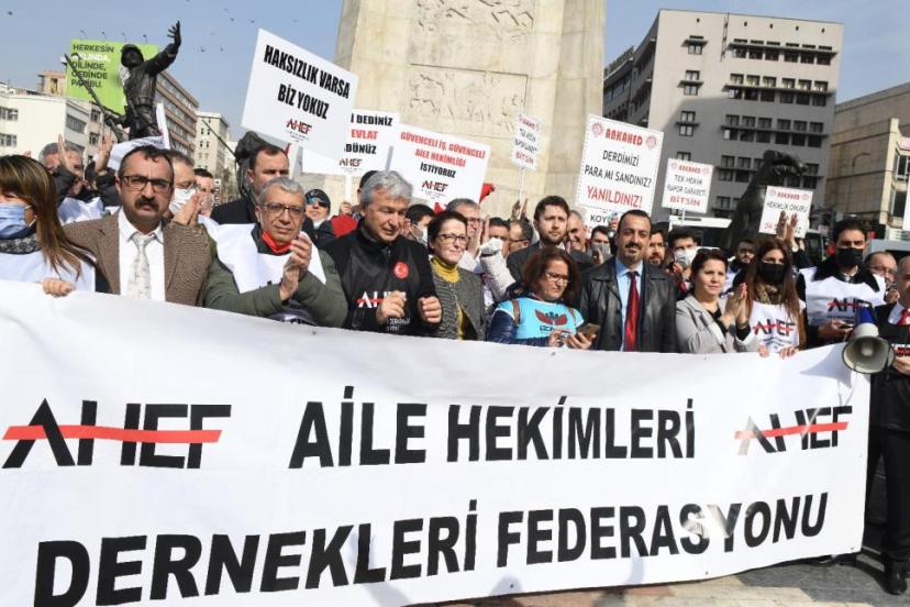 29.000 AİLE HEKİMİ BU KARARI BEKLİYOR! AHEF: Maaşlarımızın %65'i performans sistemine bağlı, seyyanen zam yapılmalı