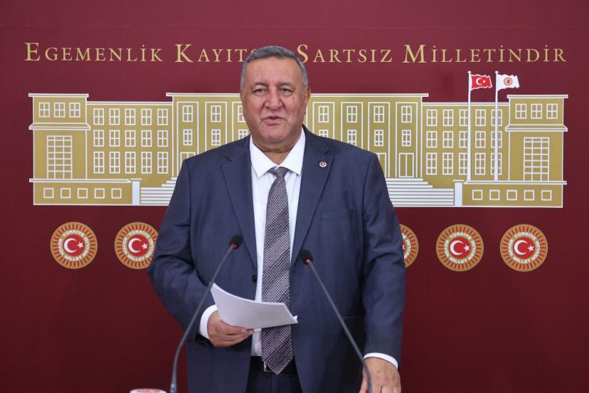 CHP Niğde Milletvekili Ömer Fethi Gürer: “Zeytin üreticilerinin sorunları artıyor”     Gürer: “2025 yılında zeytinde TÜİK’e göre kayıp %34,7”