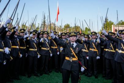 Teğmenlerin kılıçlı yemin davasında karar: Emre itaatsizlik cezası hukuka uygun bulundu