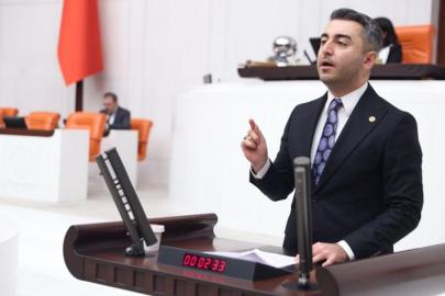 CHP’li belediyelerin büyük mali baskı altında olduğuna dikkat çeken CHP’li Avşar; “İlbank kaynakları partiye göre mi dağıtılıyor?”