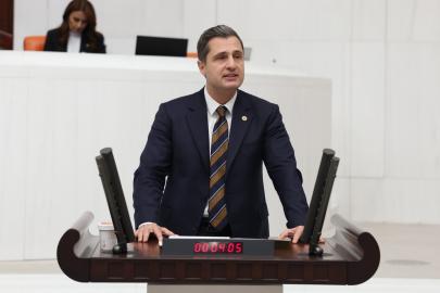 CHP’Lİ DENİZ YÜCEL:  “AKP TÜRKİYE’SİNDE BASIN CAN ÇEKİŞİYOR, HALK DOĞRU BİLGİYE ULAŞAMIYOR”