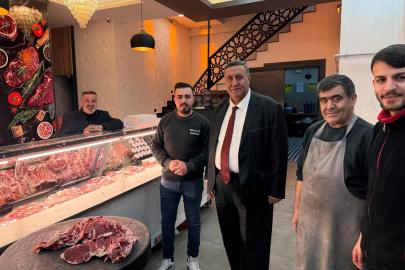 Gürer: “654 bin hayvan ithal edildi, et yine rekor kırdı: Dana eti 600 TL barajını aştı!”     Gürer: “Kombinadaki yangın mutfağı kül edecek”     Gürer: “Dana eti yıllık %61 zamlandı!”