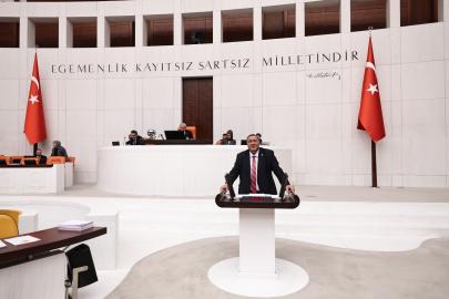 Gürer: “Emekli başımızın tacı demekle emeklinin karınları doymuyor”     Gürer: “Emekli iki öğün yemek yer oldu”