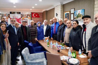 Gelecek Partisi Genel Başkanı Ahmet Davutoğlu İlk İftarını Emeklilerle Açtı