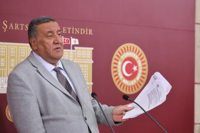 Gürer: “Et Sorunu Ahır Giderleri Düşürülmeden Çözülemez”  Gürer: “Yeni Küçükbaş Projesinden Yalnızca 1.500 Besici Yararlanabilecek”