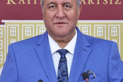 GÜRER’DEN EMEKLİLER İÇİN SOSYAL DEVLET VURGULU KANUN TEKLİFİ     Gürer: "Emekliye asgari ücretin %50'si oranında barınma yardımı ve  kış sürecinde yakacak yardımı yapılmalı"     Gürer: “Açlık sınırı altında kalan emekli yaşamakta zorlanıyor”