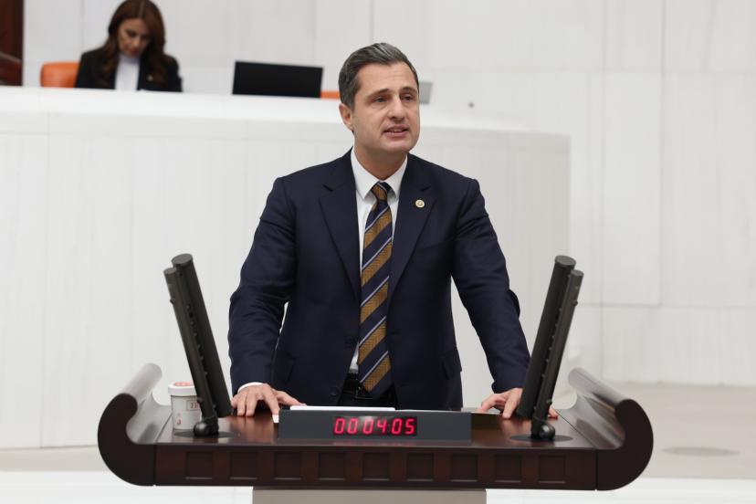 İZMİR’DE ÖĞRENCİLERE ERDOĞAN VE DİN İÇERİKLİ SORGULAMA…  CHP’Lİ DENİZ YÜCEL;  “MEB’İN GÖREVİ CUMHURBAŞKANI SEVGİSİNİ ÖLÇMEK Mİ?”