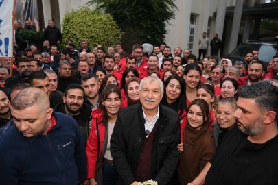 Türkiye’nin konuştuğu Adalet Çadırı’nda bu kez Zeydan Karalar vardı     Zeydan Karalar, kendisi ve diğer tutuklu belediye başkanları için mücadele edilen Adalet Çadırı’nı ziyaret etti.