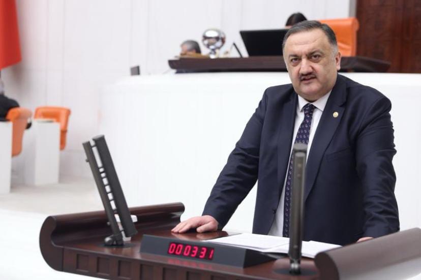 DEVA Partili Karal’dan bayram mesajında emekli ikramiyesine tepki: “Ne olurdu, torununun karşısında başını öne eğdirmeseydiniz?”