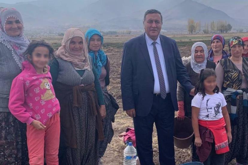 Gürer: “8 Mart Dünya Emekçi Kadınlar Günü” bir hak mücadelesi günüdür”     Gürer: “Fabrikada, tarlada, evde   emekleri ile yaşamı   şekillendirenler olarak  eşit   haklara ermeleridirler”