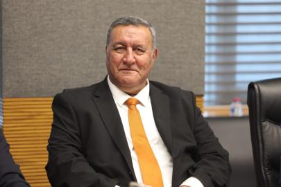 GÜRER: “TARIMDA ALARM ZİLLERİ ÇALIYOR, ÇİFTÇİ DESTEKLENMEDEN SORUN ÇÖZÜLMEZ”