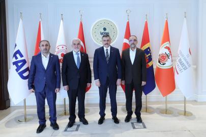 HÜDA PAR Genel Başkanı Yapıcıoğlu'ndan İçişleri Bakanı Çiftçi'ye 'hayırlı olsun' ziyareti