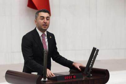 İstanbul’da binalar çöküyor, insanımız enkaz altında ölüyor, üstelik kamuoyunu tatmin etmeyen açıklamalar yapılıyor