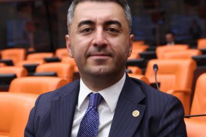 TRT’nin Anayasa’da hükme bağlanan özerklik ve tarafsız yayıncılık ilkelerini hiçe sayarak henüz yargı süreci devam eden davalarda kişileri hedef gösteren paylaşımlarına sert tepki gösteren CHP’li Avşar; “TRT Anayasal suç işlemektedir”