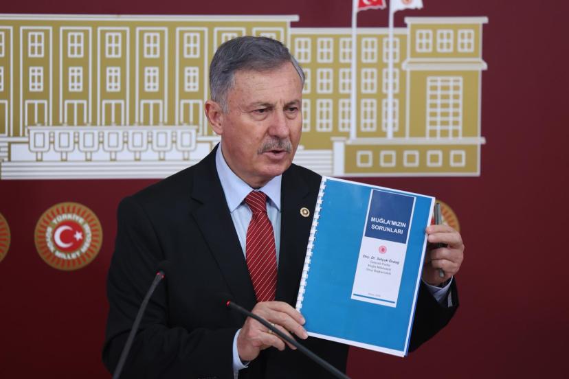 YENİ YOL GRUBU/GELECEK PARTİSİ GRUP BAŞKANVEKİLİ VE MUĞLA MİLLETVEKİLİ SELÇUK ÖZDAĞ, TBMM’DE MUĞLA’NIN SORUNLARINA İLİŞKİN KAPSAMLI BİR BASIN TOPLANTISI DÜZENLEDİ