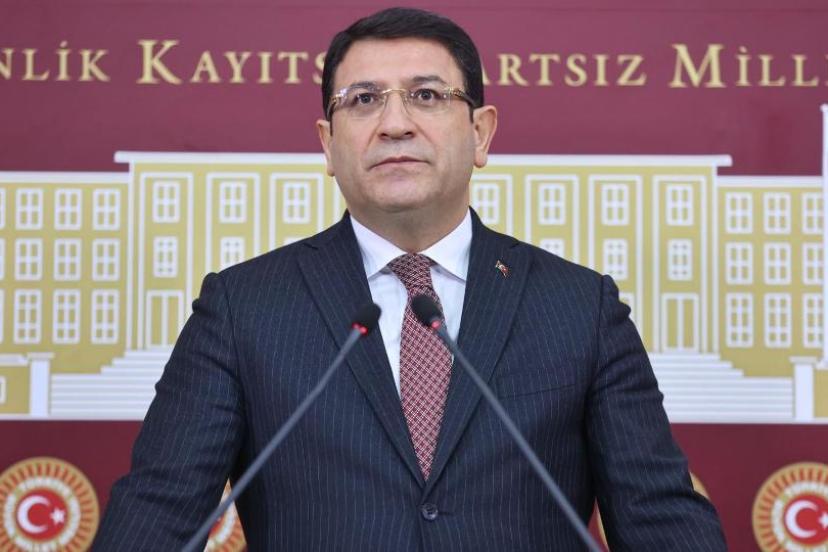 DEVA Partisi Ankara Milletvekili İdris Şahin’den dikkat çeken karşılaştırma: “Dünyada esen yüzde 1’lik rüzgâr Türkiye’de yüzde 32’lik fırtınaya dönüşüyor” “Mesele dışarıdan gelen dalga değil, içerideki dümendir”