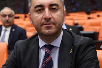 Halkın tercih ettiği, reytingi en yüksek basın-yayın organlarına kamu kurumları tarafından reklam verilmemesini sert bir şekilde eleştiren CHP’li Avşar; “Özgür basın, yok sayılamaz”