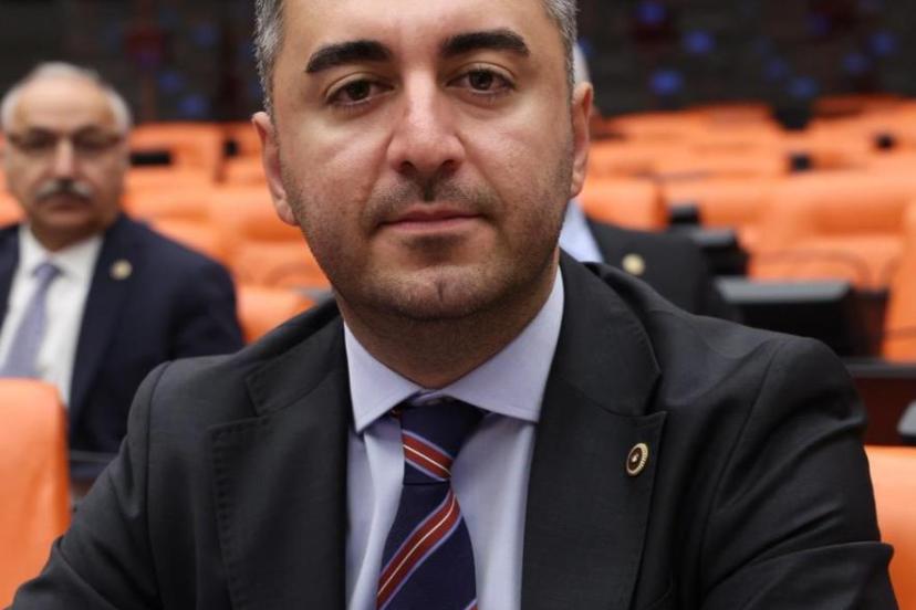 Halkın tercih ettiği, reytingi en yüksek basın-yayın organlarına kamu kurumları tarafından reklam verilmemesini sert bir şekilde eleştiren CHP’li Avşar; “Özgür basın, yok sayılamaz”