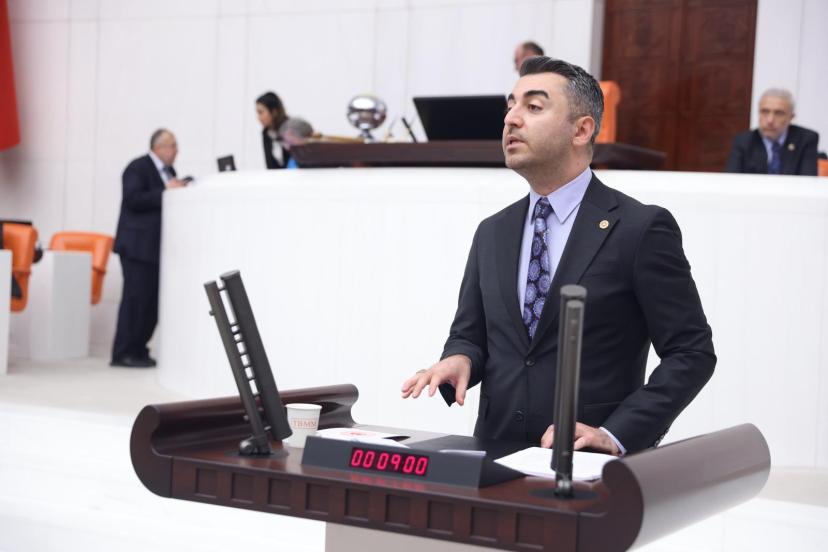 İktidarın politikalarını sert bir şeklide eleştiren CHP’li Avşar; “Belediyelere operasyon, vatandaşın malına kamulaştırma”