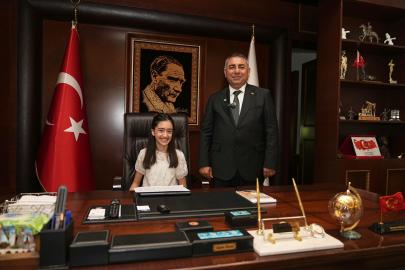 Küçük Yazar Zeynep Demir, Büyükşehirde Başkanlık koltuğuna oturdu