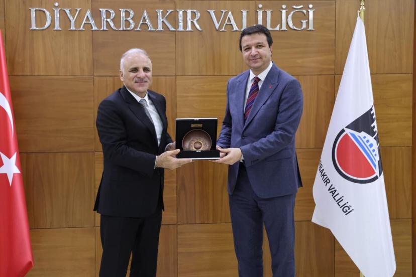 SAADET PARTİSİ GENEL BAŞKANI MAHMUT ARIKAN DİYARBAKIR’DA VALİLİK VE BÜYÜKŞEHİR BELEDİYESİ’Nİ ZİYARET ETTİ