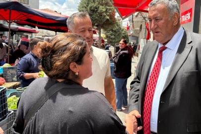 CHP Niğde Milletvekili Ömer Fethi Gürer, Ulukışla ilçesinde vatandaşlarla bir araya geldi. İlçe esnafını ziyaret etti.     GÜRER: “EMEKLİ, ESNAF VE HERKESİMDEN VATANDAŞ GEÇİM SIKINTISINI ANLATIYOR”