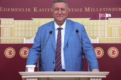 GÜRER: “ÇİFTÇİYİ, ÜRETİCİYİ SAHİPLENMEK ZORUNDAYIZ. ÇÜNKÜ BU SEKTÖR MİLLİ GÜVENLİK KADAR ÖNEMLİDİR”     GÜRER: “ÇİFTÇİ SAYISI AZALIYOR, KIRSAL YAŞLANIYOR”     GÜRER “ÇİFTÇİ KAZANMIYOR, ARACILAR KAZANIYOR”