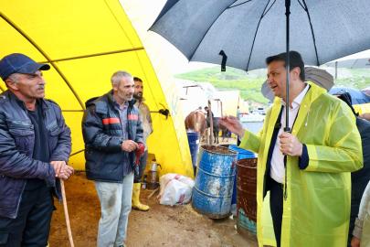 SAADET PARTİSİ GENEL BAŞKANI MAHMUT ARIKAN KURBAN PAZARINDA ÜRETİCİLERİN FERYADINI DİNLEDİ “EKONOMİK KRİZİ GÖRMEK İSTEYEN KURBAN PAZARINA GELSİN” “10 EMEKLİ BİR ARAYA GELİP ANCAK BİR BÜYÜKBAŞ HİSSESİNE ORTAK OLABİLİYOR”