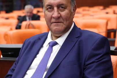 GÜRER: "AYÇİÇEĞİNDE İTHALATI ÖNLEMENİN YOLU ÇİFTÇİYİ DESTEKLEMEKTİR"     GÜRER: “AYÇİÇEĞİ ALIM FİYATI ÜRETİCİYİ KORUMALIDIR”