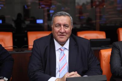 Gürer: “İşsizlik Sigortası Fonu işsizden çok işverene çalışıyor”        Gürer: “892 bin kişi işini kaybetti, yalnızca 413 bini işsizlik maaşı alabildi”