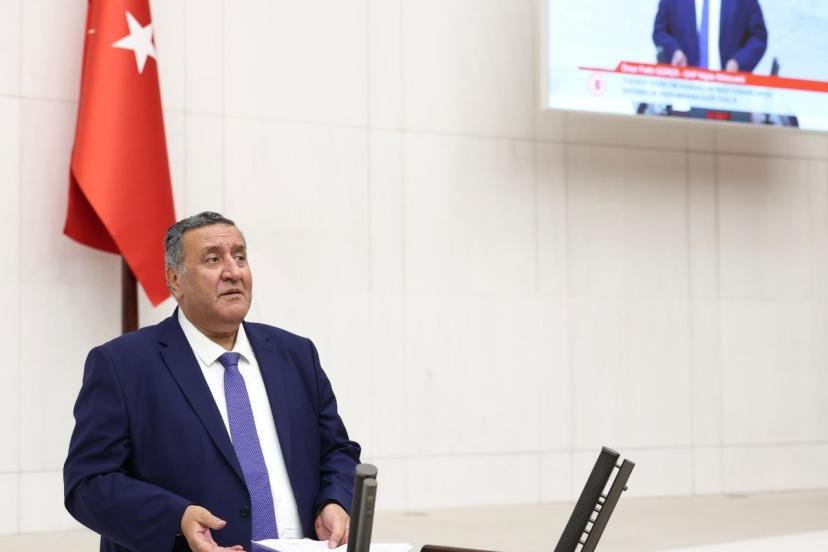 GÜRER: "ÜNİVERSİTELERİN TEMEL SORUNLARI ÇÖZÜM BULMALI”     GÜRER: "ÖĞRENCİ BURSLA DEĞİL, BORÇLA OKUYOR"     GÜRER: "ÜNİVERSİTE BİTİYOR, İŞSİZLİK BAŞLIYOR"