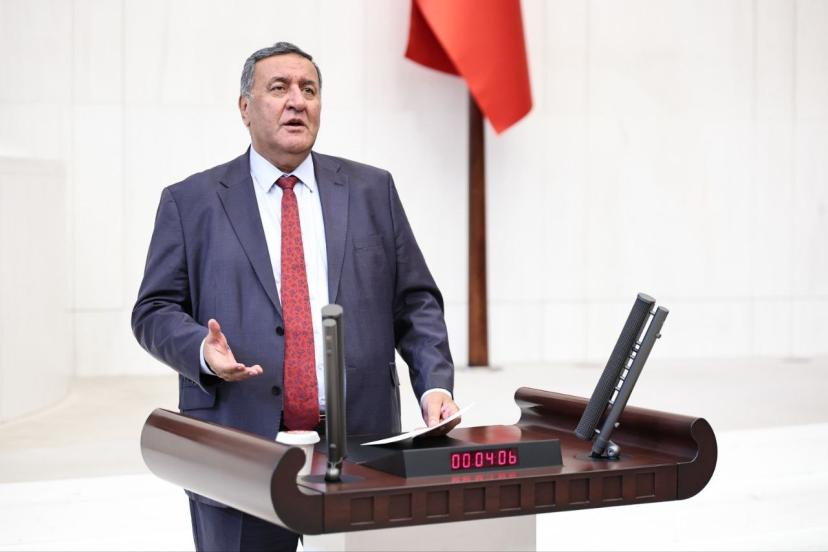 GÜRER: “VATANDAŞ İHBAR ETMESE UYGUN OLMAYAN PEYNİRİ TÜKETMEYE DEVAM EDECEKTİK”