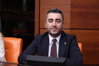 Yüksek riskli yapı stokunun ulusal güvenlik meselesi olduğuna dikkat çeken CHP’li Avşar; “ Vatandaş beton tabutta, iktidar fil dişi kulesinde!”