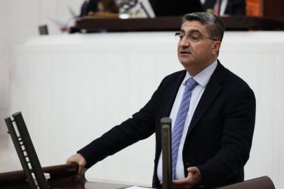 EKMEN: Mücadelemiz, hukuk devletini tahkim etmektir