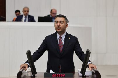 İktidarın kök sebepleri yok sayarak, cezalandırıcı ve güvenlikçi bir anlayışı merkeze aldığına dikkat çeken CHP’li Avşar; “Mesele sivrisinek avlamak değil, bataklığı kurutmak”