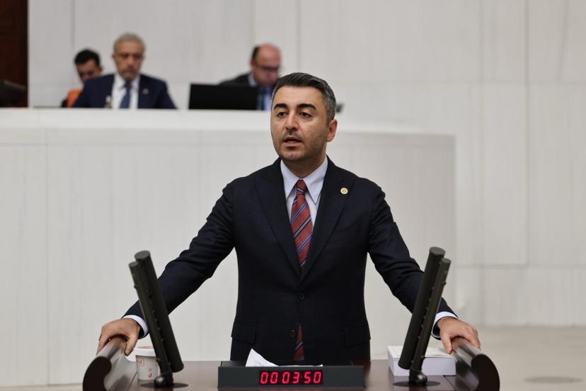 İktidarın kök sebepleri yok sayarak, cezalandırıcı ve güvenlikçi bir anlayışı merkeze aldığına dikkat çeken CHP’li Avşar; “Mesele sivrisinek avlamak değil, bataklığı kurutmak”