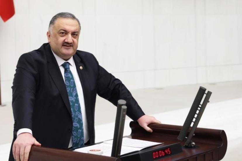DEVA Partili Karal’dan çarpıcı karşılaştırma: Yüzyılın felaketi için 353 milyar, fon vurgununda bir avuç insan için 800 milyar; tam 2,3 katı! “800 milyar lira ile 300 binden fazla 2+1 sosyal konut yapılabilir”