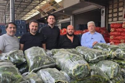 Sadullah Kısacık Yüreğir Sebze ve Meyve Hali’nde Esnaf ve Çiftçilerle Bir Araya Geldi
