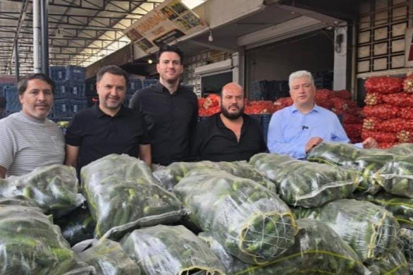 Sadullah Kısacık Yüreğir Sebze ve Meyve Hali’nde Esnaf ve Çiftçilerle Bir Araya Geldi
