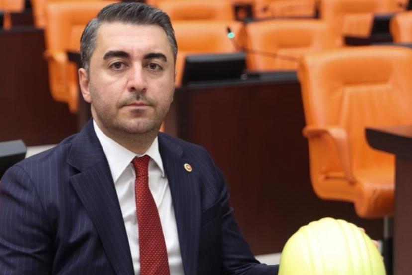 Bir taraftan yolsuzluk, kayıp dışı ekonomi ve fon vurgunu yaşanırken milyonların yoksulluk, hayat pahalılığı, geçim sıkıntısı ve açlık sınırında yaşandığına dikkat çeken CHP’li Avşar;  “Yolsuzlukta PİK, yoksullukta DİP”