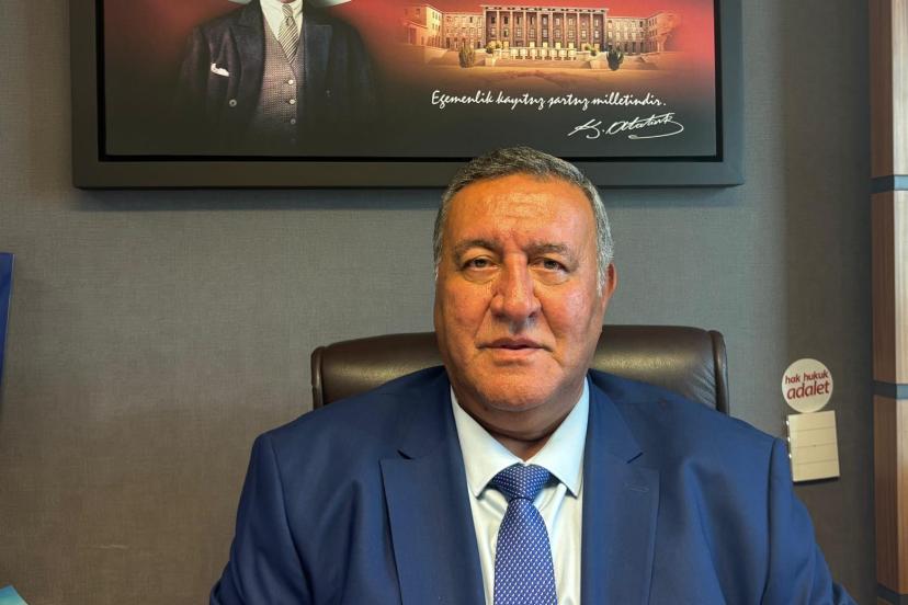 CHP Milletvekili Ömer Fethi Gürer, küçük esnaf için kanun teklifini TBMM Başkanlığına sundu.     Gürer: “Küçük esnafın kazancından komisyon adı altında kesinti yapılmasın”     Gürer: “Esnaf da zorda”