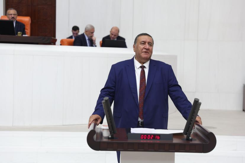 Gürer: “Zeytinde de  hasatta sorun var “     GÜRER ZEYTİN ÜRETİCİSİNİN SORUNLARINI MECLİS’E TAŞIDI        GÜRER “ZEYTİNDE  BİR YILDA YEMEKLİK FİYAT YÜZDE 35, YAĞLIK FİYAT YÜZDE 80 GERİLEDİ”