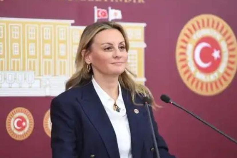 ÖSEN'DEN PASAPORT'TAKİ TARİHİ BİNA İÇİN SİTEM: İZMİR'İN KÜLTÜREL MİRASI BU GÖRÜNTÜLERİ Mİ HAK EDİYOR?